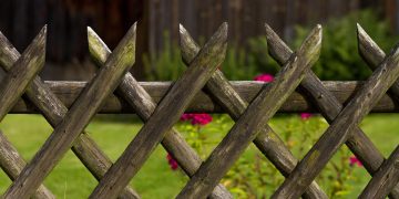 Auch ein Gartenzaun braucht seine Aufmerksamkeit – so gestaltet man die Eingrenzung perfekt